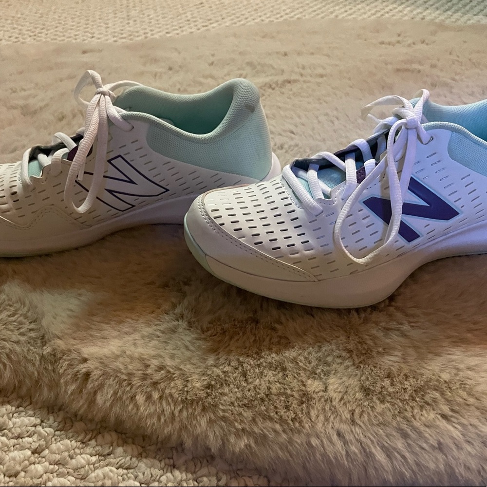 Girls New Balance tennis shoes GUC size 4